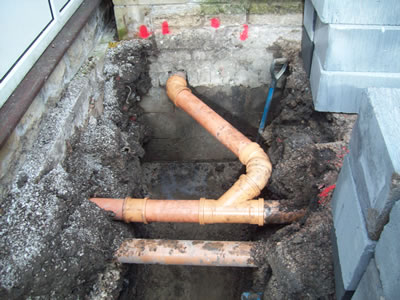 Single storey extension drain installation